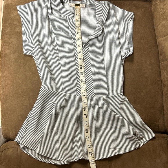 Monteau Los Angeles Women’s Grey and White Striped Peplum V neck Top size S - Picture 6 of 7